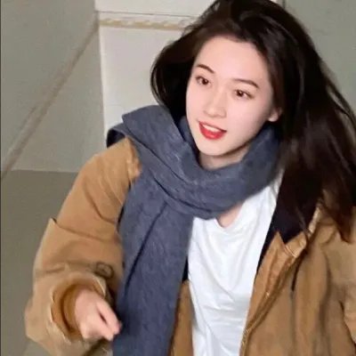 穿风信子蓝的少女 封面